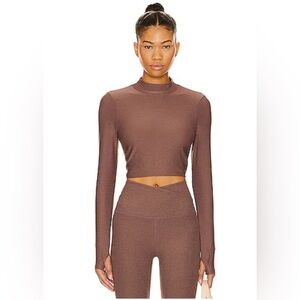 BEYOND YOGA Featherweight Moving On Cropped Top in Truffle Heather, Size Small